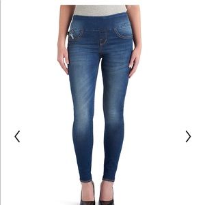 Rock & Republic Fever Pull-On Jeggings